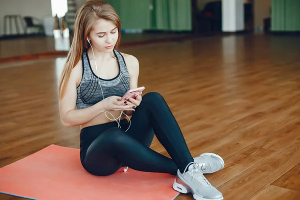 Girl in a gym — Stock Photo, Image