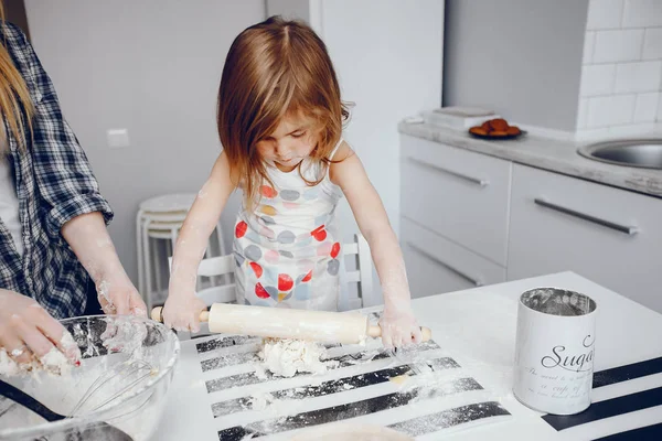 Mutter mit Tochter — Stockfoto