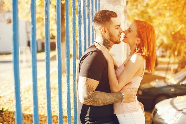 Couple in a town — Stock Photo, Image