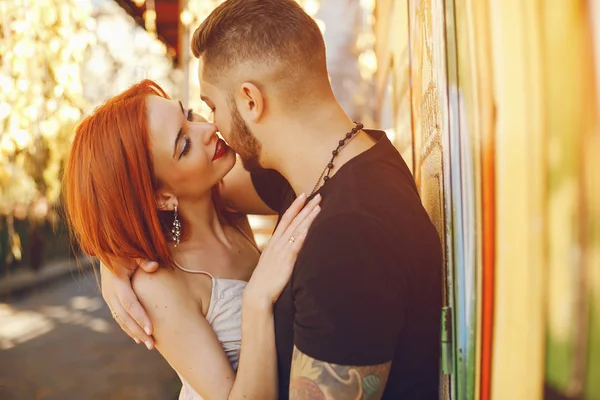 Couple in a town — Stock Photo, Image