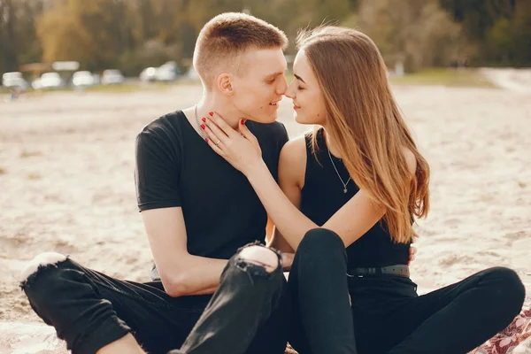 Couple in black — Stock Photo, Image