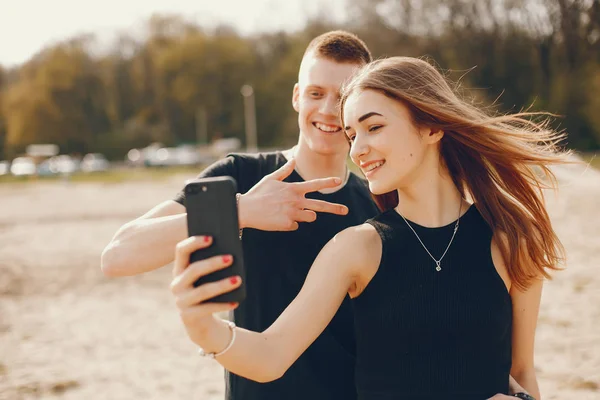 Pareja en negro — Foto de Stock