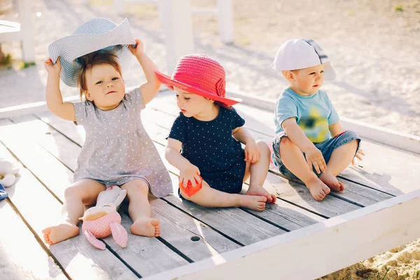 Děti v parku letní — Stock fotografie