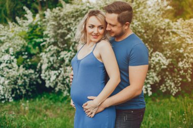 Karısı ile bir yazlık parkta kocası