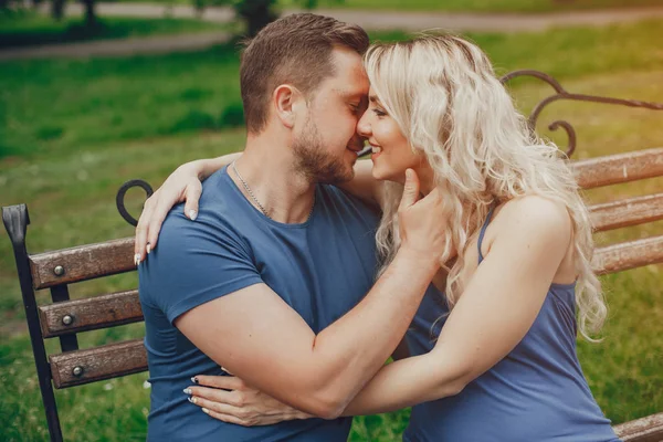 Wife with her husband in a summer park — Stock Photo, Image