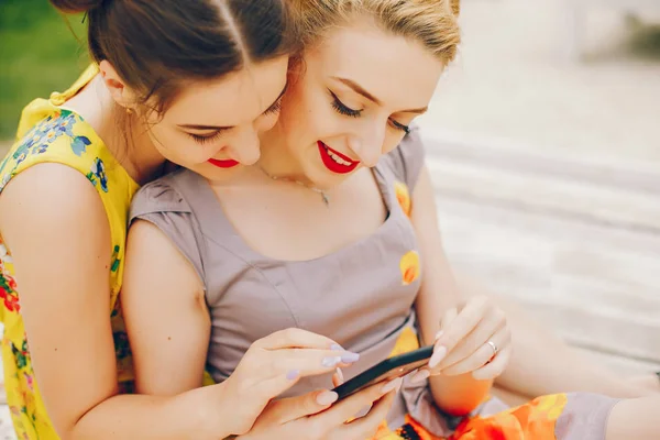 Two pretty girls in a summer park — Stock Photo, Image