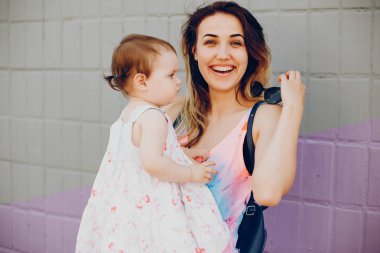 Anne dinlenme ile onu kız