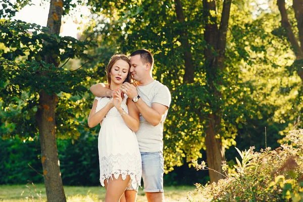 Beautiful couple spend time in a summer city — Stock Photo, Image