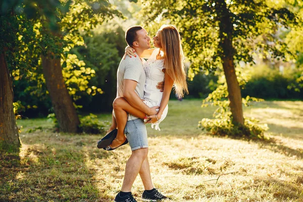 Beautiful couple spend time in a summer city — Stock Photo, Image