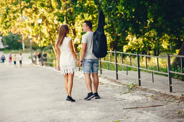 Beautiful couple spend time in a summer city — Stock Photo, Image