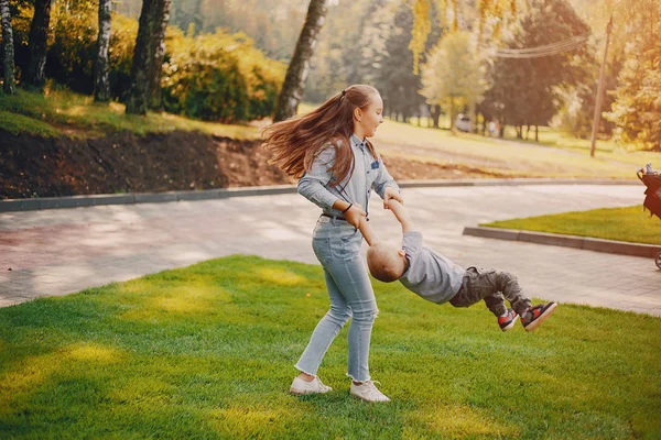 Děti v parku — Stock fotografie