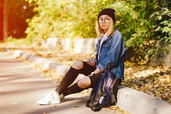 Menina em um parque — Fotografia de Stock