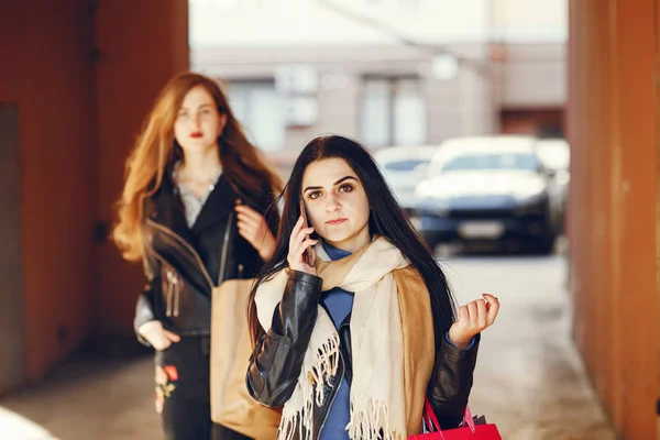 Lányok egy bevásárló — Stock Fotó