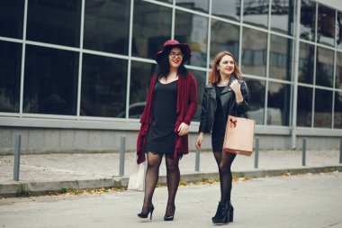 kızlar alışveriş seviyorum