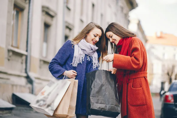 Meninas com saco — Fotografia de Stock