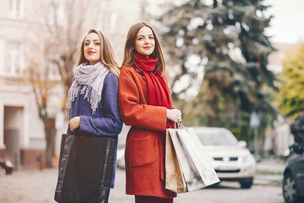 Meninas com saco — Fotografia de Stock