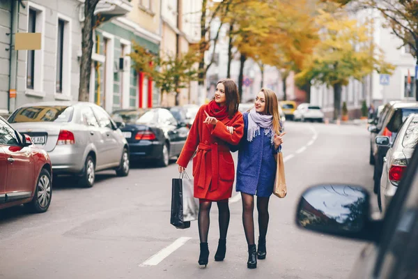 Meninas com saco — Fotografia de Stock