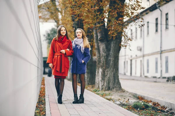 Meninas em casacos — Fotografia de Stock