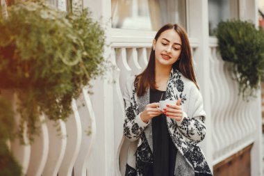 güzel kız içecekler kahve