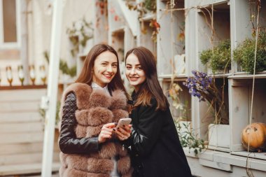 Bir şehirde iki arkadaş