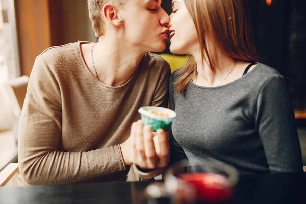 Couple in a cafe — Stock Photo, Image