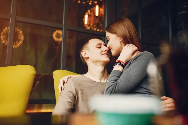 Coppia in un caffè — Foto Stock