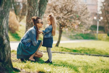 kızı ile şık anne