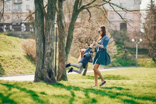 kızı ile şık anne