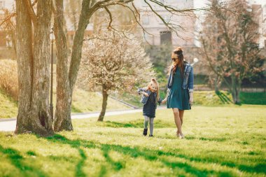 kızı ile şık anne