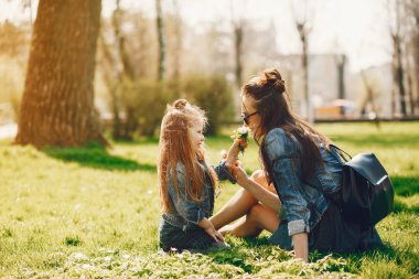 kızı ile şık anne