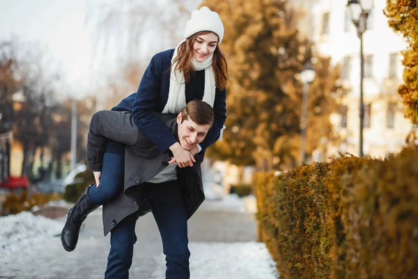 Coppia in un inverno — Foto Stock