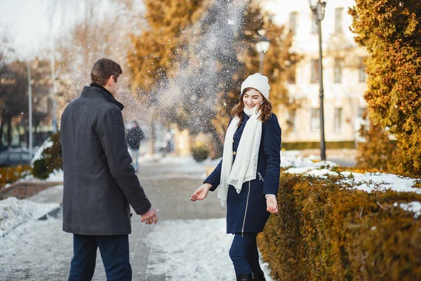 Casal em um inverno — Fotografia de Stock