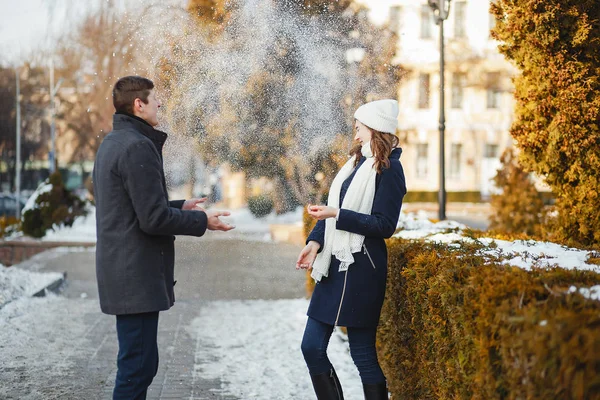 Casal em um inverno — Fotografia de Stock
