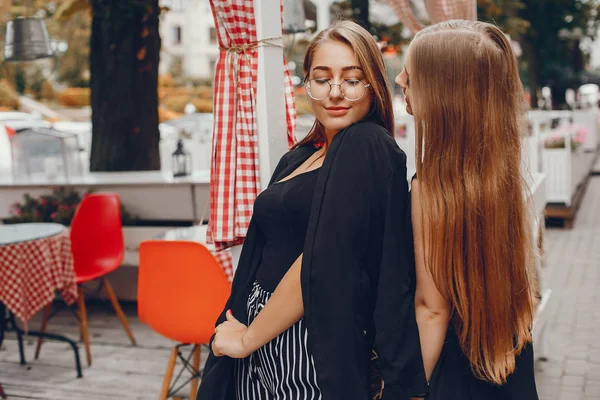 jovencitas Jovencitas en europa Stock Photos, Royalty Free Jovencitas en europa Images | Depositphotos