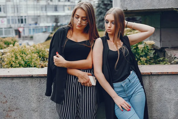 Fashion girls walking in a summer city — Stock Photo, Image