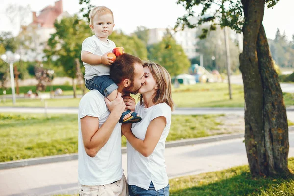 Family with son playing in a summer park — Stock Photo, Image