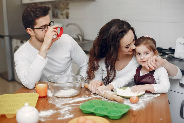 Family cook the dough for cookies — Stock Photo, Image