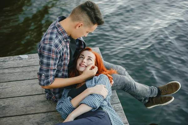 Beautiful couple spend time near a water — Stock Photo, Image