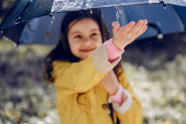 Cute kid plaiyng on a rainy day — Stock Photo, Image