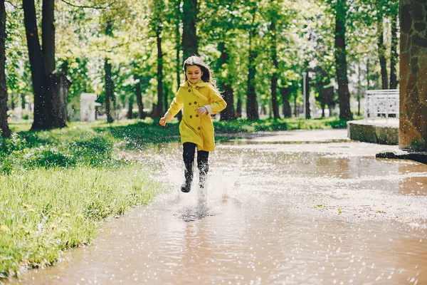 Cute girl plaiyng on a rainy day — Stock Photo, Image