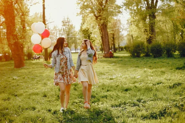 Girls with ballons — Stock Photo, Image