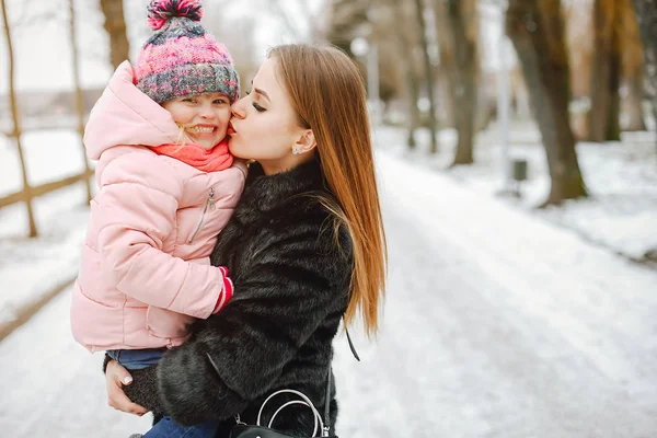 Mère avec petite fille — Photo