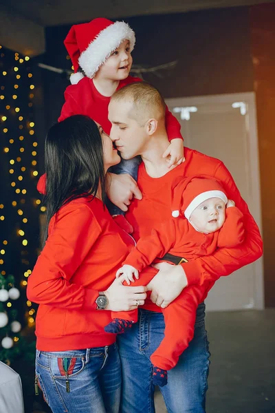 Familie derhjemme - Stock-foto