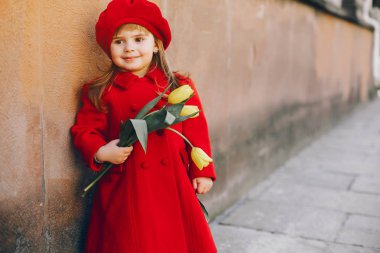 çiçekli litlle kız