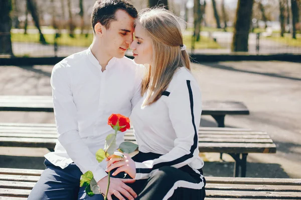 Cute couple in a city — Stock Photo, Image