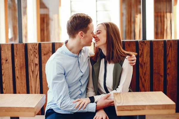 Cute couple in a city — Stock Photo, Image