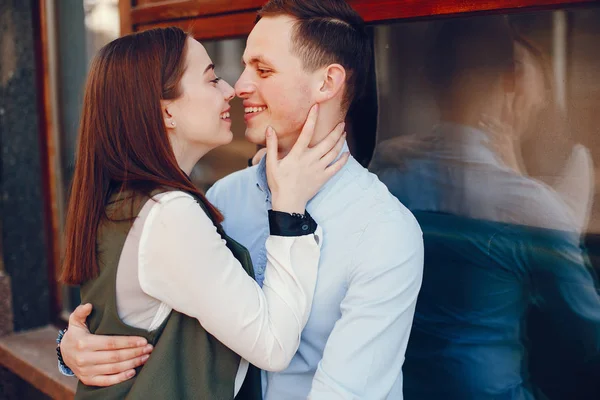 Cute couple in a city — Stock Photo, Image