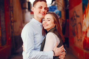 bir şehirde sevimli çift