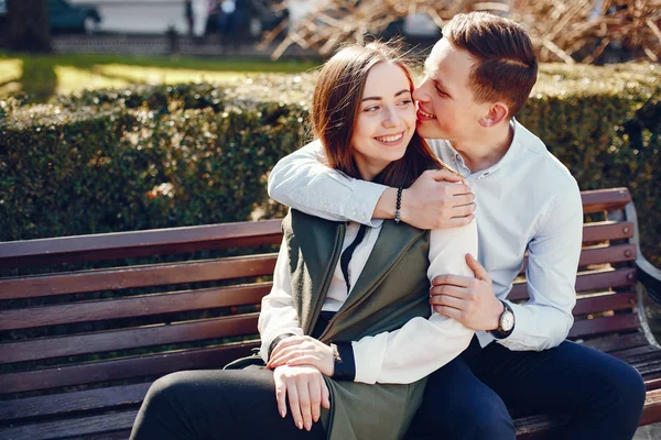 Cute couple in a city — Stock Photo, Image