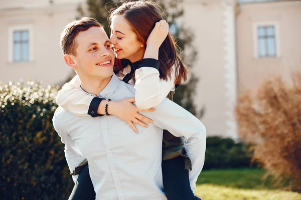 Cute couple in a city — Stock Photo, Image